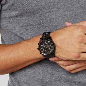 שעון יד MICHAEL KORS לגבר מושחר מחוגים מוזהבים משונן דגם MK8603