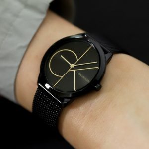 שעון יד קלווין קליין לאישה שחור זהב K3M224X1 לוגו CK