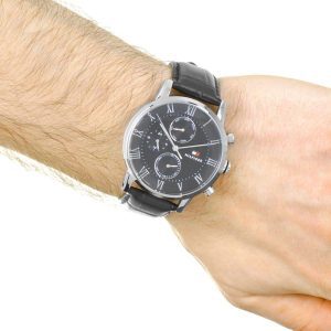 שעון יד טומי הילפיגר לגבר רצועת עור שחורה אותיות רומיות כסופות דגם 1791401