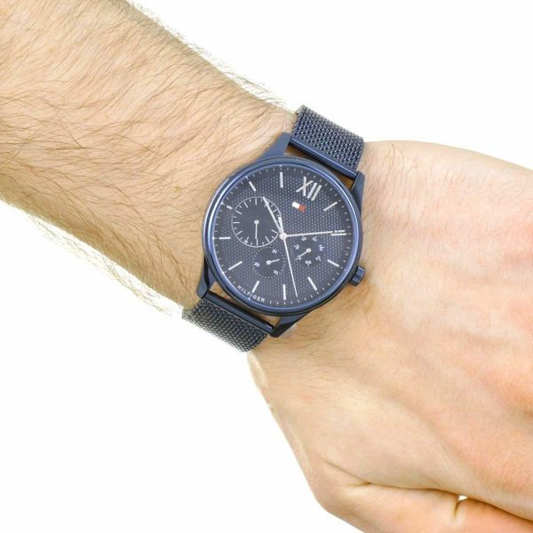 שעון יד טומי הילפיגר כחול רשת לגבר דגם 1791421 על יד