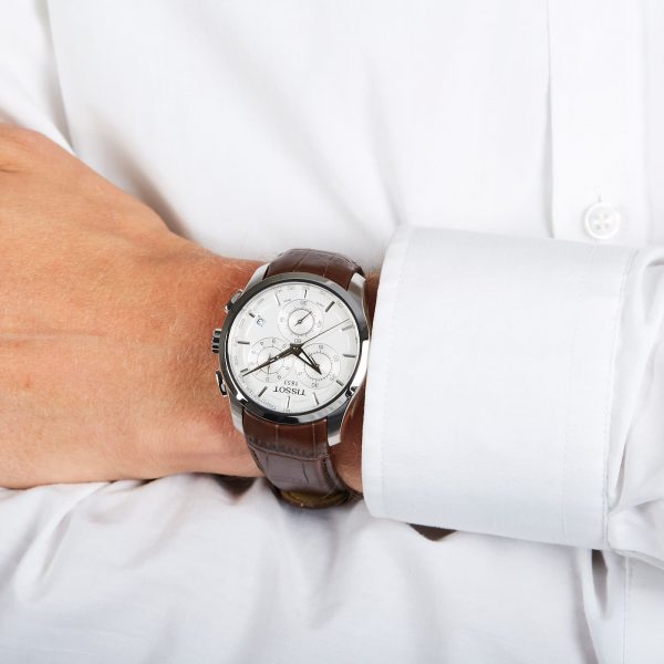 שעון יד TISSOT לגבר דגם קורטייר T035.617.16.031.00 רצועת עור חומה על יד