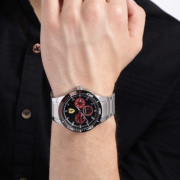 שעון יד פרארי לגבר רצועת מתכת כסופה עם אדום דגם 0830589 על יד