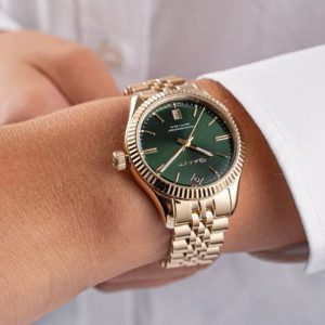 שעון יד גאנט זהב צהוב רקע ירוק דגם G136011