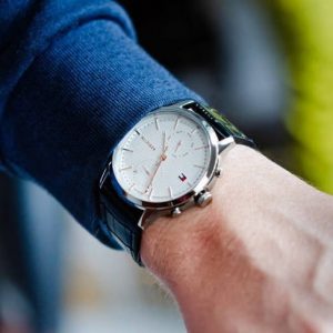 שעון יד קלאסי לגבר מבית טומי הילפיגר דגם 1710434
