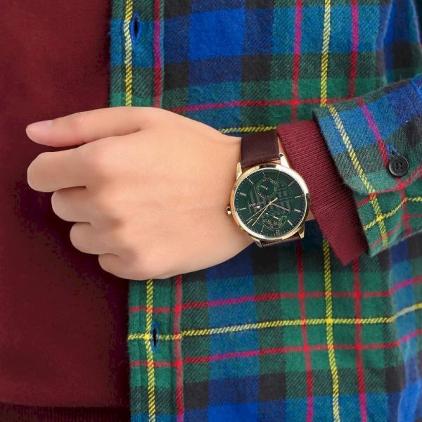 שעון יד טומי הילפיגר לגבר רצועת עור חומה רקע ירוק דגם 1791607