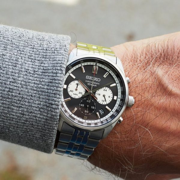 שעון יד מבית SEIKO כסוף רקע שחור ספורטיבי לגבר SSB429P1