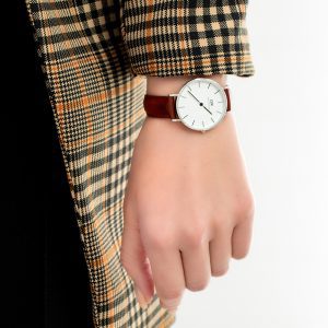 שעון יד daniel wellington לאישה רצועת עור חומה DW00100187 על יד