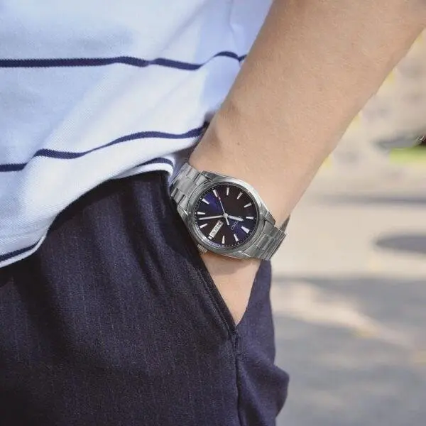 שעון יד סייקו SEIKO לגבר כסף לוח כחול דגם SUR343P1 על יד