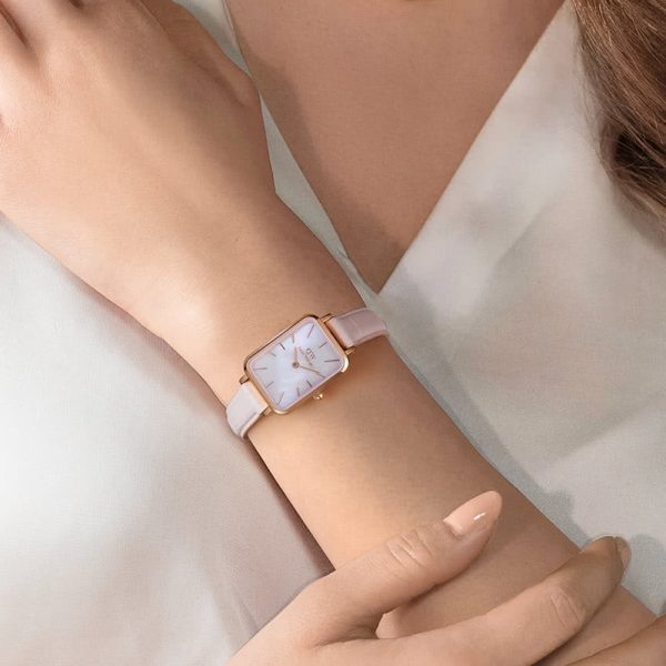 שעון יד daniel wellington לאישה זהב אדום מלבני ורוד DW00100626 על יד