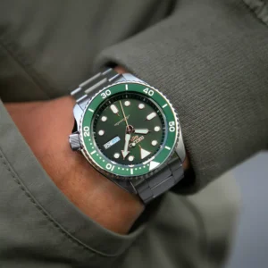 שעון יד SEIKO 5 לגבר אוטומטי לוח ירוק בשילוב זהב אדום צלילה SRPD63K1 על יד